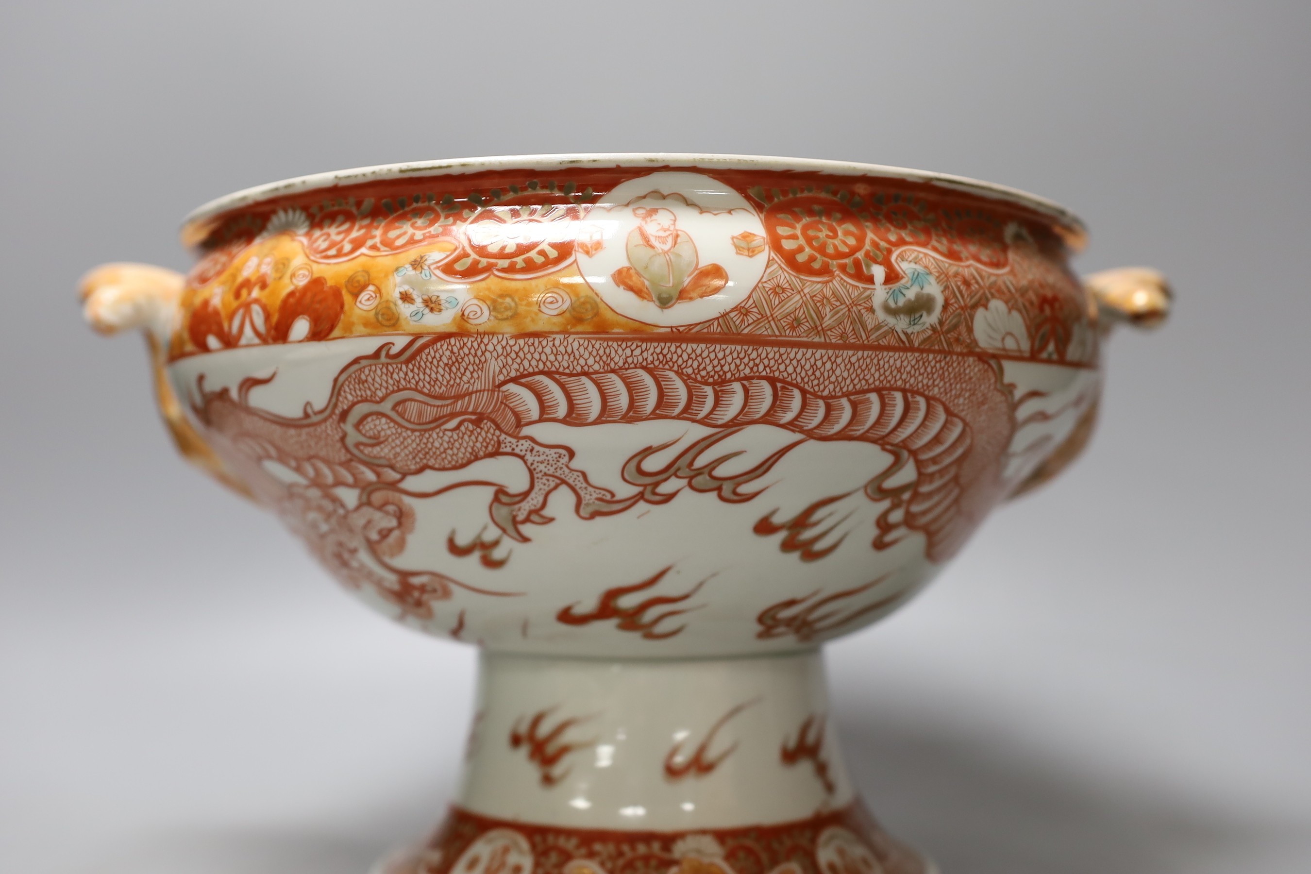 A Japanese red and white pedestal bowl, 19cm high, and a dragon pattern dish (2)